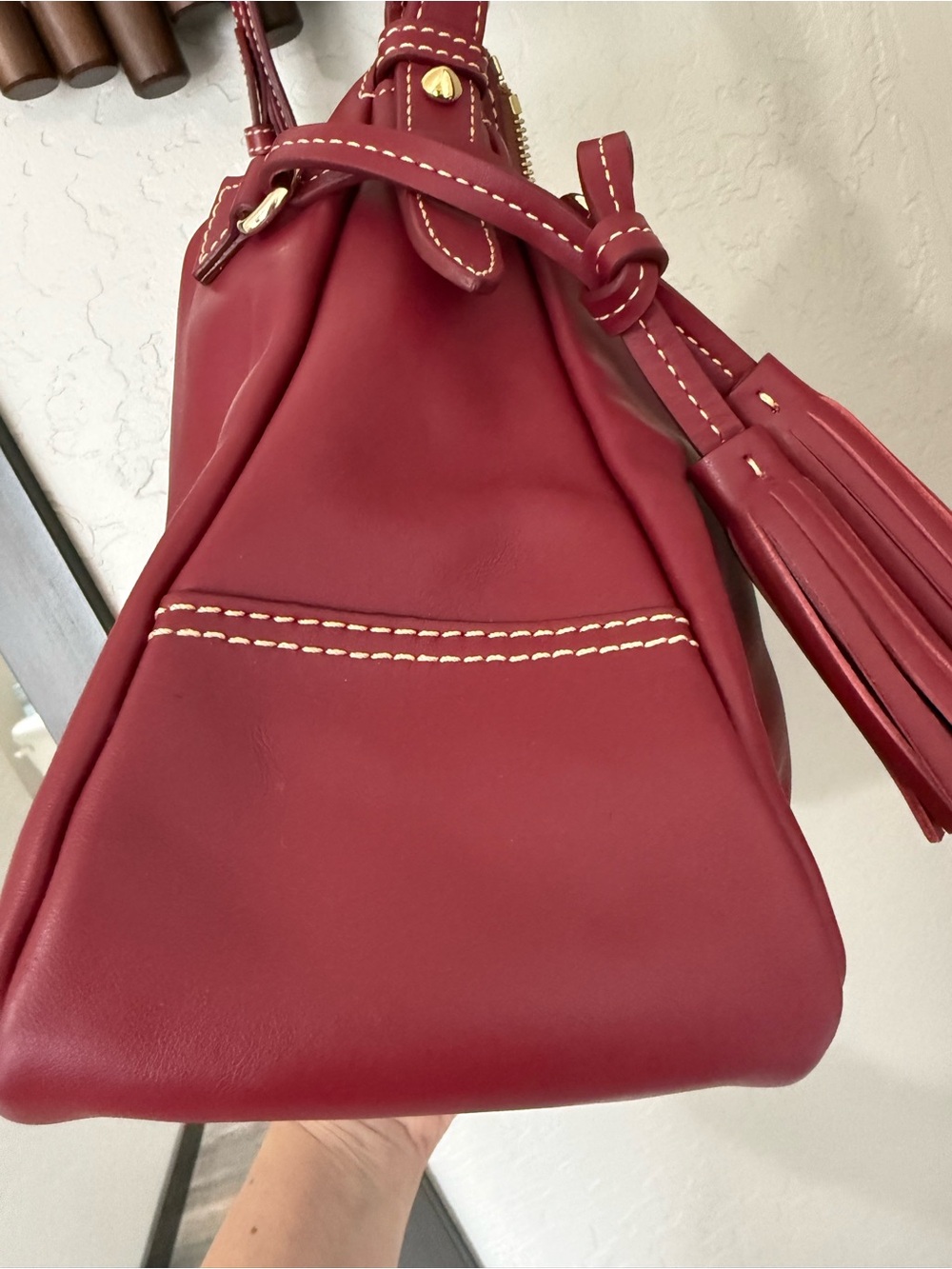 Dooney & Bourke smooth leather Teagan bag in Mulberry with accessories - Picture 5 of 14